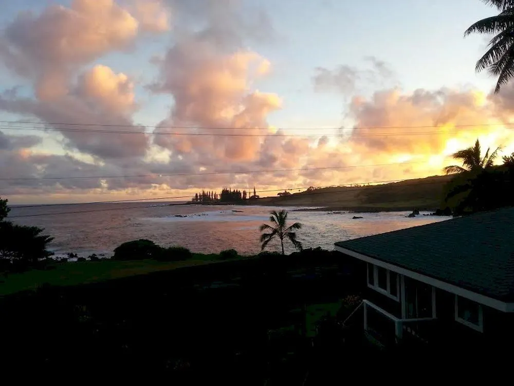 Hana Oceanfront Cottages 3*,